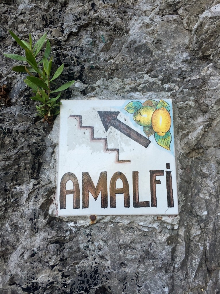sign from Atrani to Amalfi